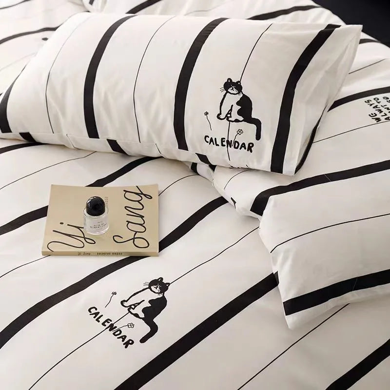 Black & White Striped Cat Bedding Set – Duvet Cover & Pillowcase, Cute Printed Design for Bedroom, Soft & Comfortable Bedding.