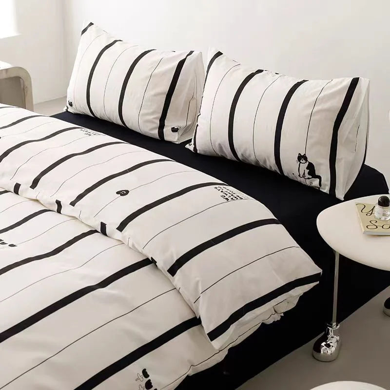 Black & White Striped Cat Bedding Set – Duvet Cover & Pillowcase, Cute Printed Design for Bedroom, Soft & Comfortable Bedding.