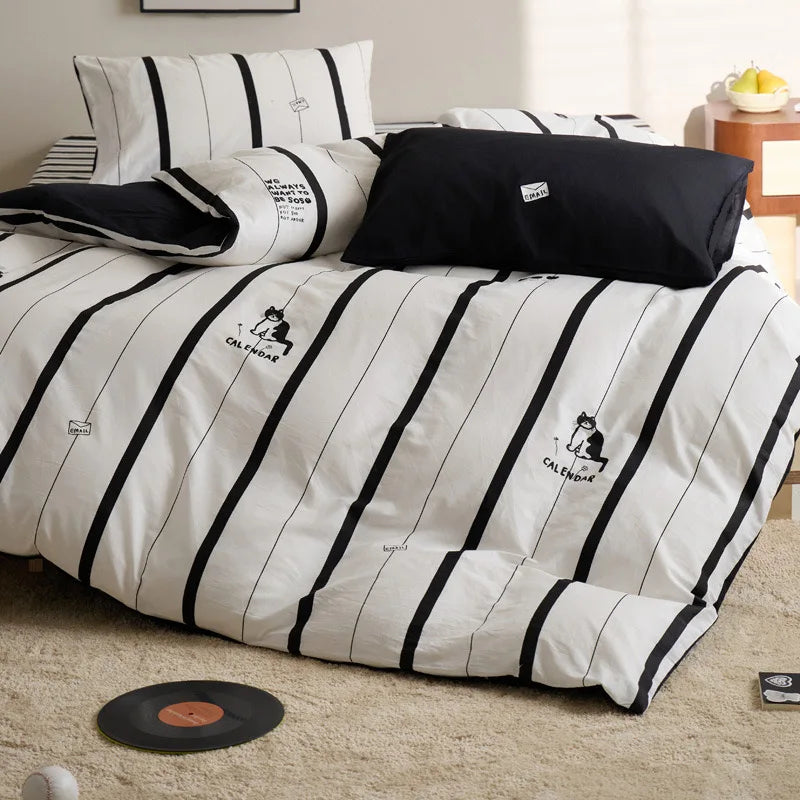 Black & White Striped Cat Bedding Set – Duvet Cover & Pillowcase, Cute Printed Design for Bedroom, Soft & Comfortable Bedding.