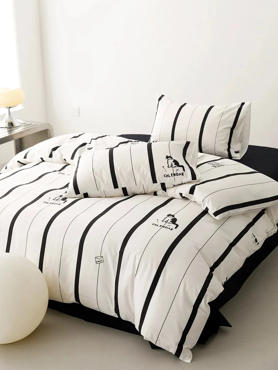Black & White Striped Cat Bedding Set – Duvet Cover & Pillowcase, Cute Printed Design for Bedroom, Soft & Comfortable Bedding.