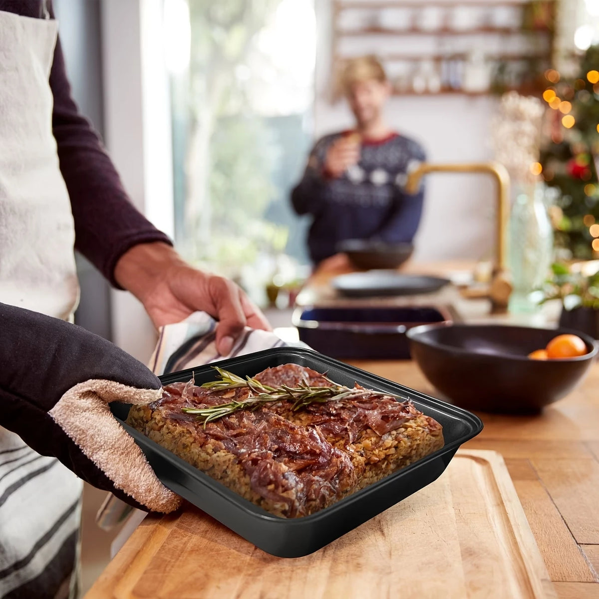 3-Piece Carbon Steel Non-Stick Baking Tray Set – 3 Sizes for Cakes, Bread & Pastries.