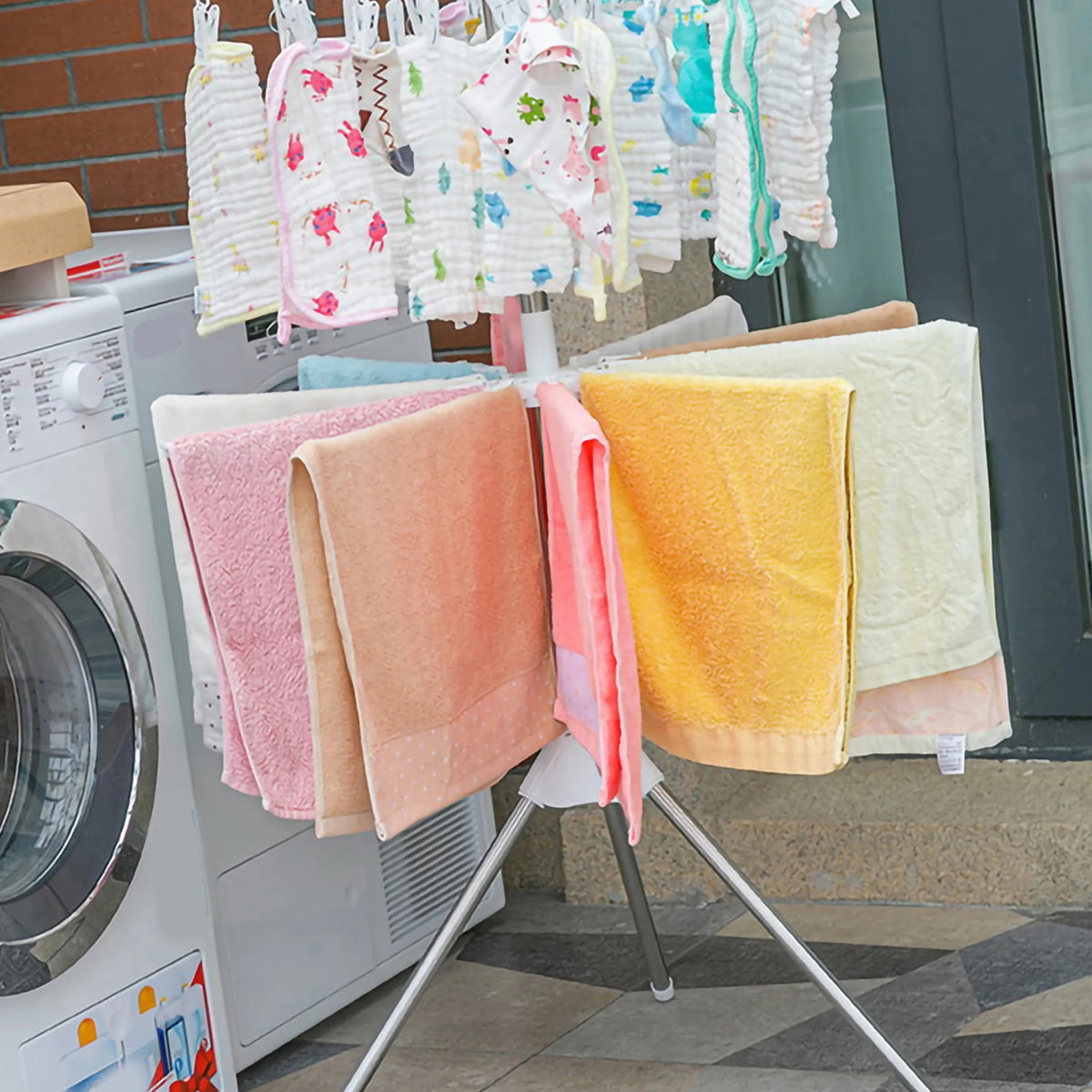 360° Rotating Clothes Drying Rack – Foldable Stainless Steel Laundry Rack with Strong Load-Bearing Capacity.