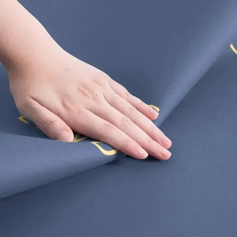 Quick Absorbent Coral Velvet Bath Mat – Soft Quick-Dry Non-Slip Bathroom Rug for Shower.