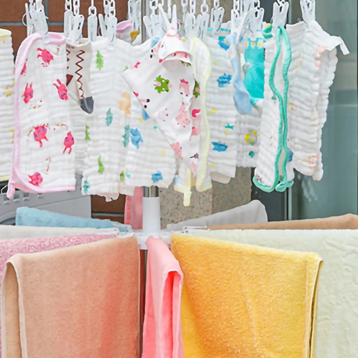 360° Rotating Clothes Drying Rack – Foldable Stainless Steel Laundry Rack with Strong Load-Bearing Capacity.