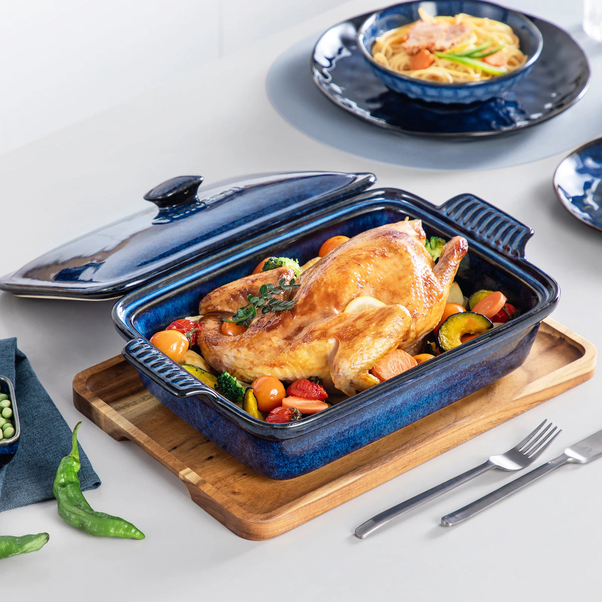 Large Blue Stoneware Casserole Dish with Lid – Oven & Microwave Safe Lasagna Baking Pan for Roasting, Baking & Serving