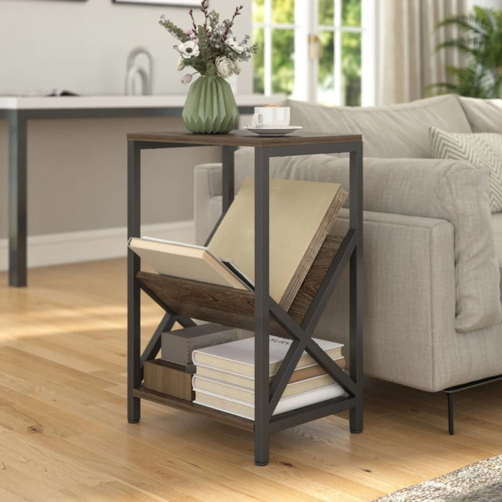 Narrow 3-Tier Side Table with Magazine Holder – Oak Finish, 40 × 30 × 61 cm.