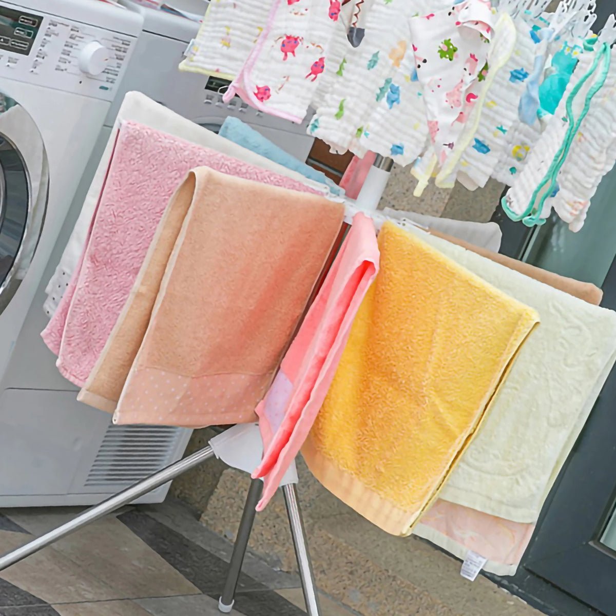 360° Rotating Clothes Drying Rack – Foldable Stainless Steel Laundry Rack with Strong Load-Bearing Capacity.
