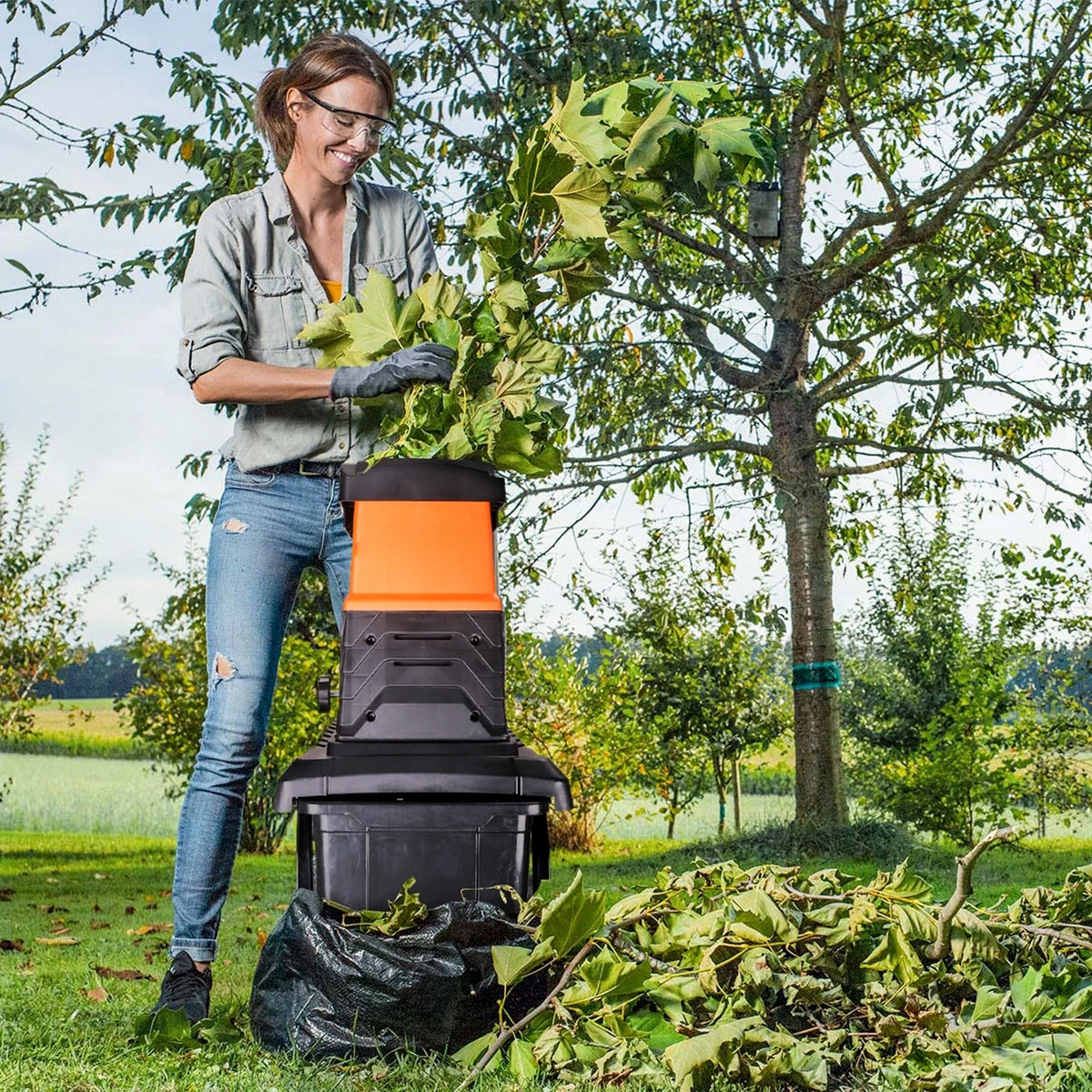 2500W Electric Wood Shredder – 40mm Branch Chipper with 55L Collection Box.